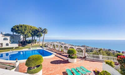 ¡105-Encantador Apartamento Dúplex con Vistas Impresionantes, Benalmádena Pueblo!