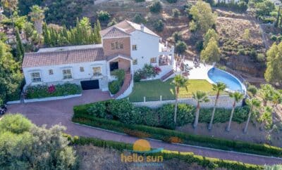 ¡49-Espectacular Villa con Piscina Privada y Vistas Impresionantes en Mijas!